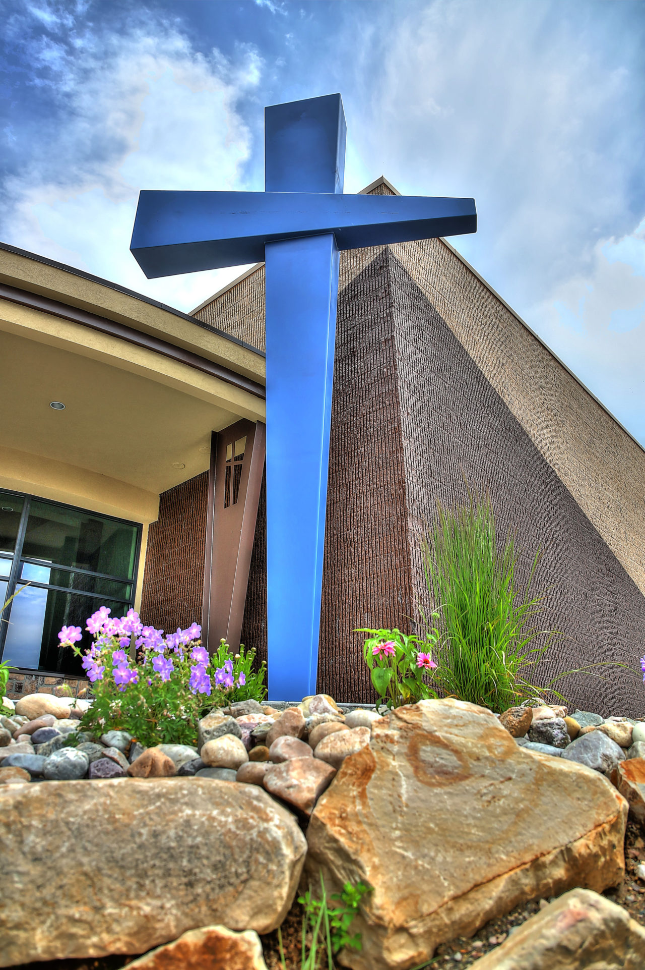 modern christian cross, horizontal exterior building lines, diagonal exterior building lines