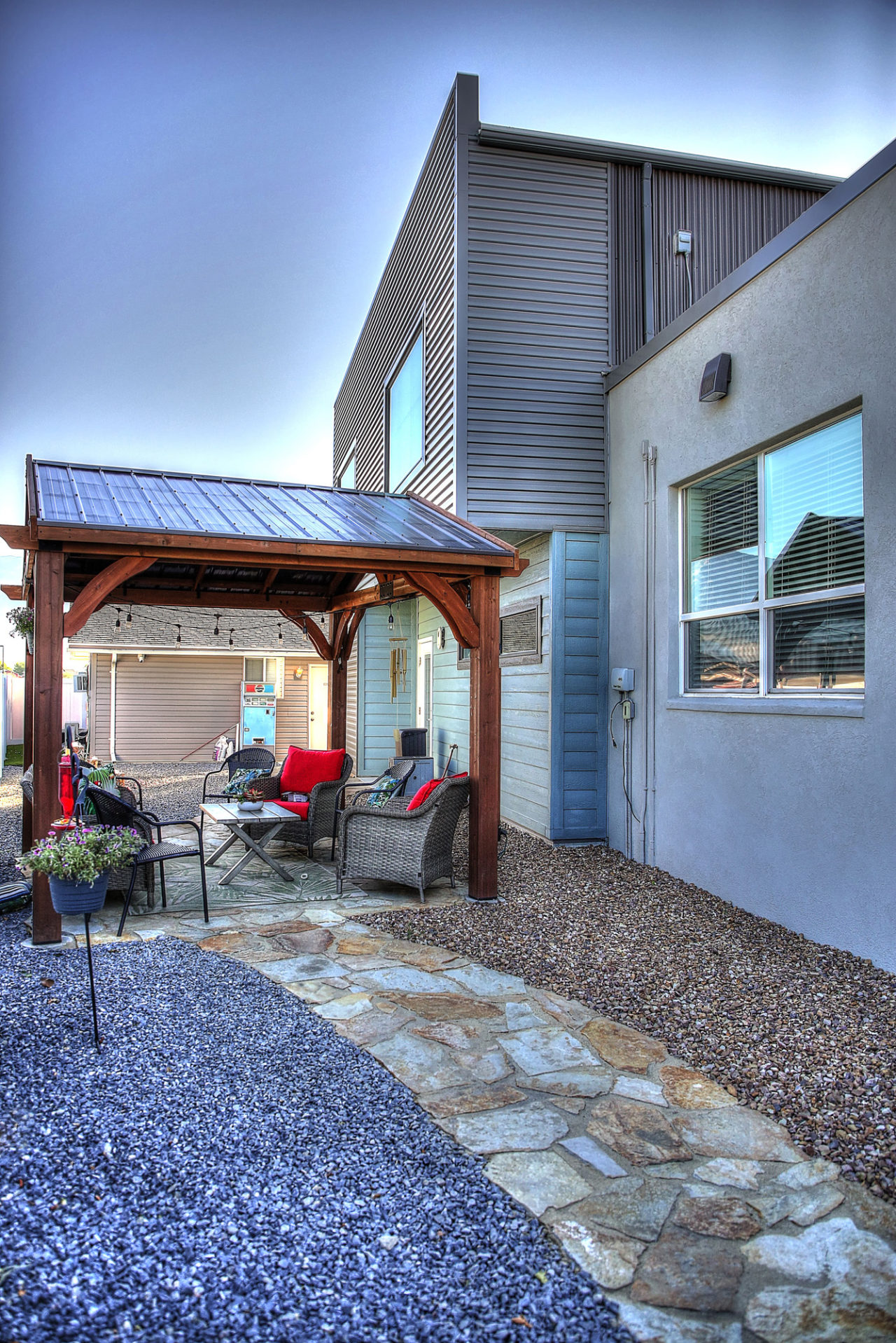 Aloha Behavioral Consultants, metal exterior siding, stucco exterior, pergola with metal roof